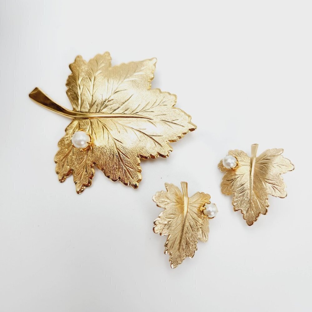Sarah Coventry Vintage Autumn Maple Leaf Pearl Brooch & Clip On Earring Set